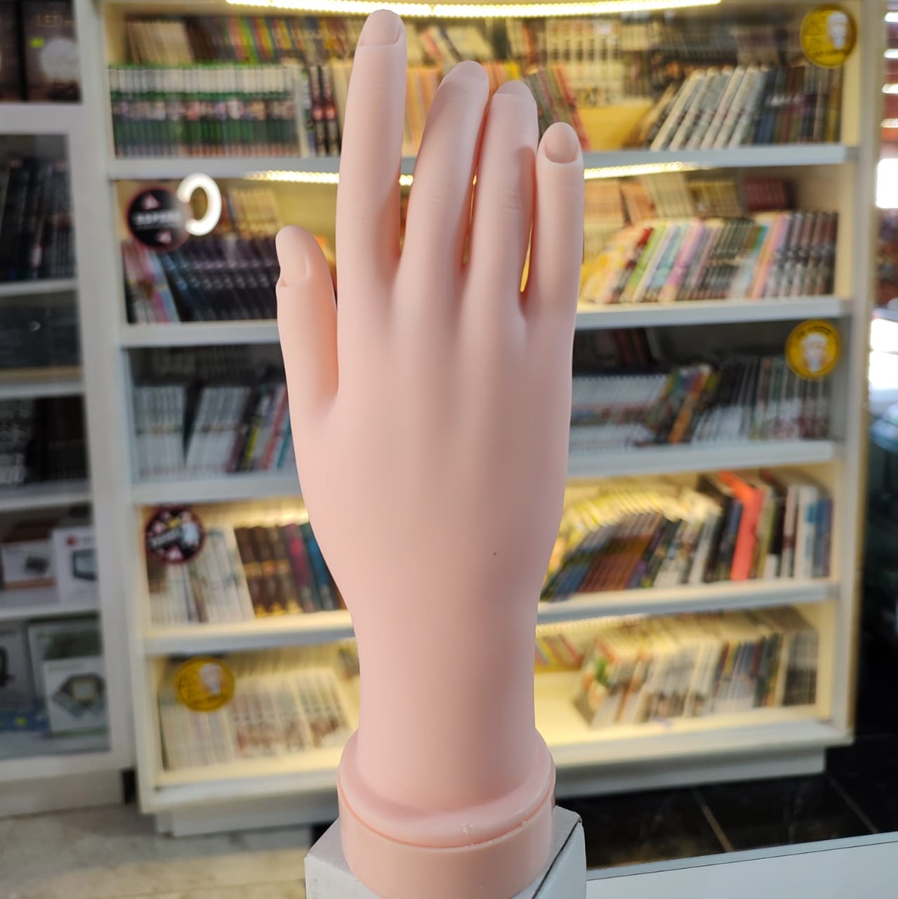 Mano de silicona derecha