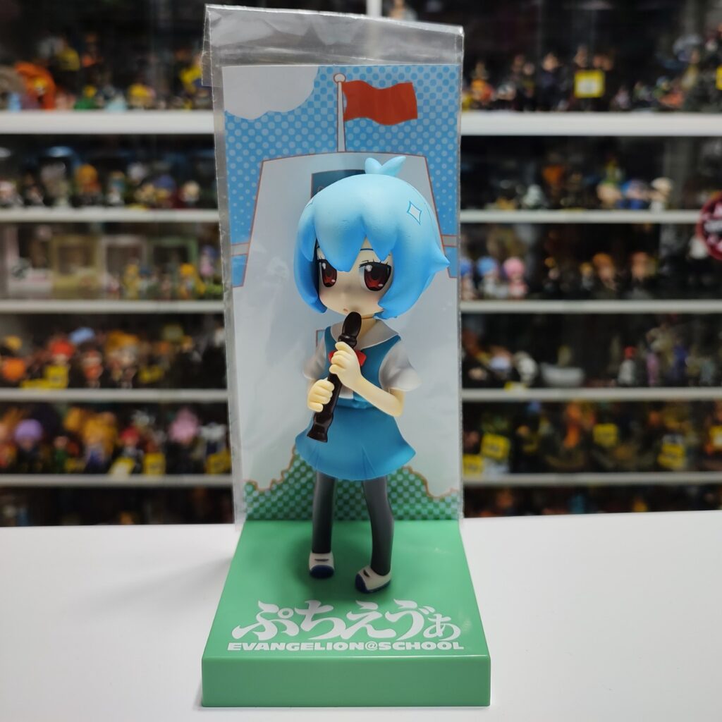 Petit Eva Evangelion Ayanami Rei con flauta