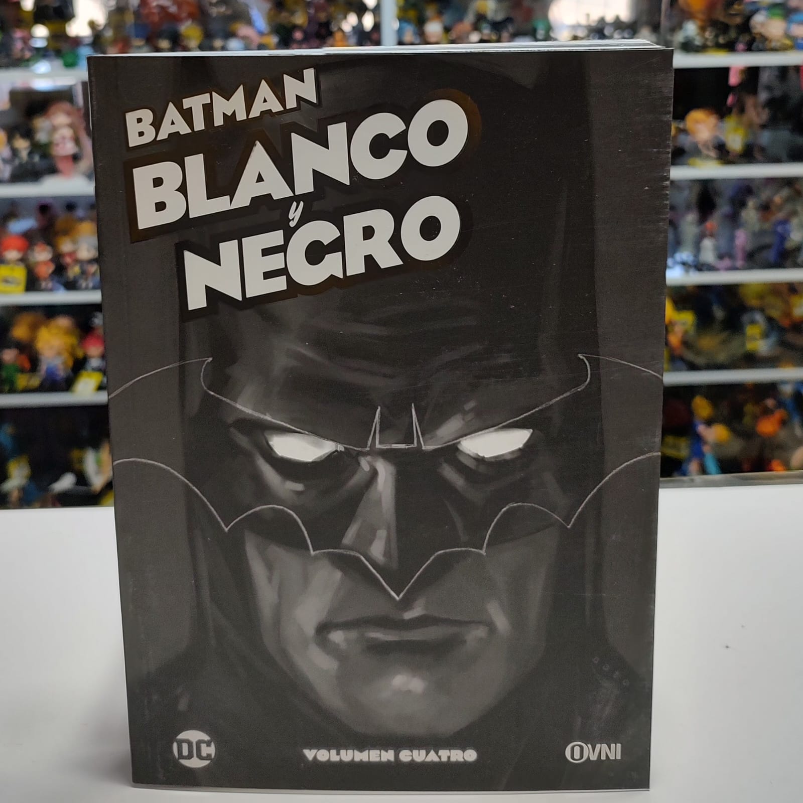 BATMAN: BLANCO Y NEGRO VOL. 4