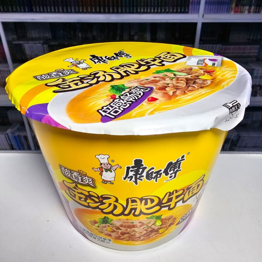 Ramen Instantaneo Cup Carne Picante caldo dorado Master Kong (Amarillo)