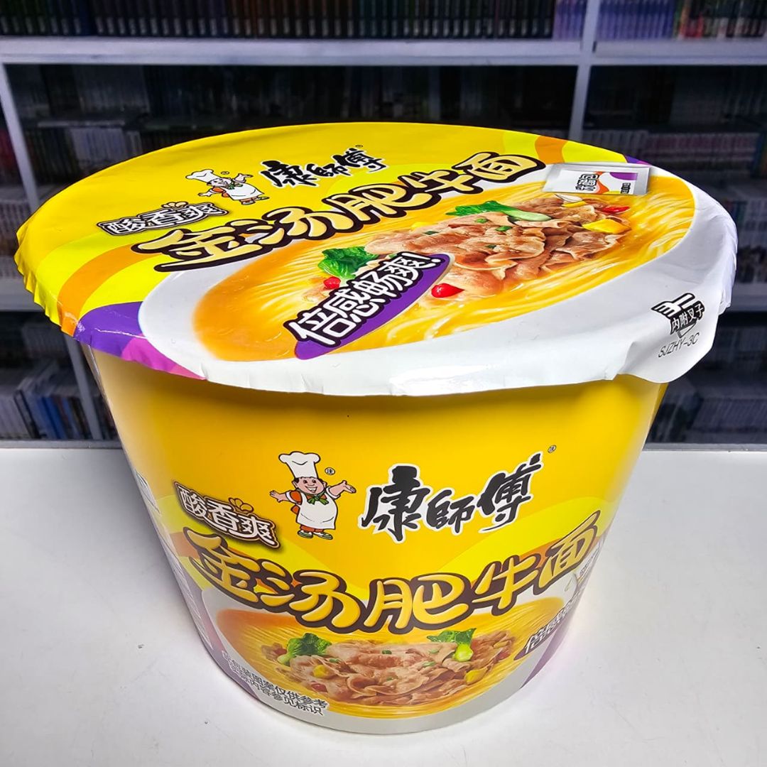Ramen Instantaneo Cup Carne Picante caldo dorado Master Kong (Amarillo)